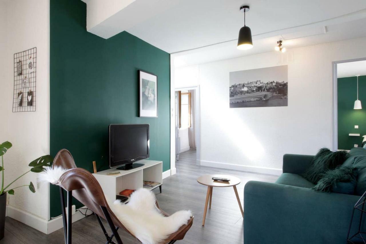 Les Gites De Laure - L'Or Vert, Appartement Avec Vue Sur Le Chateau, Parking Prive, Climatisation, Netflix, A 160 M De La Cite Medievale Carcassonne Luaran gambar
